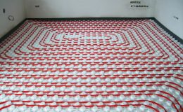 Teplovodní vs. elektrické podlahové vytápění – výhody a nevýhody jednotlivých typů 27