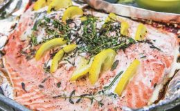 Pečený losos s citronem v jogurtovém dipu 28