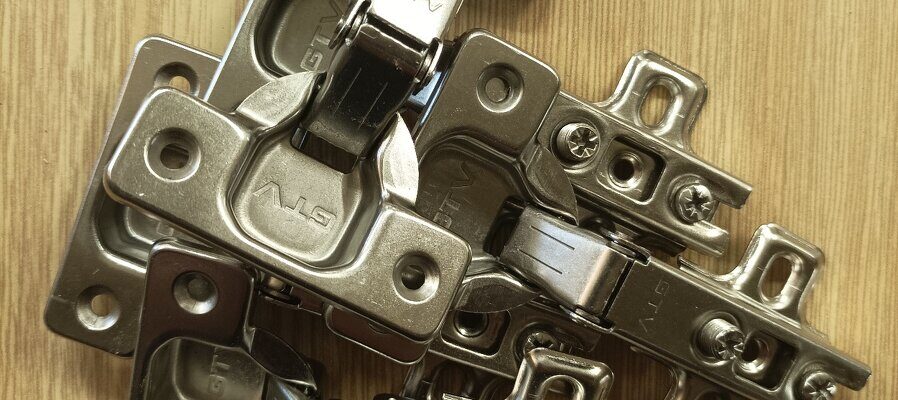 Co je to nábytkový závěs naložený? 1